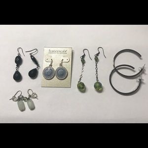 Set of dangle earrings